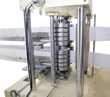 Strati dello SpA 3000 del motore di SIEMENS/macchina minima di fabbricazione del tovagliolo