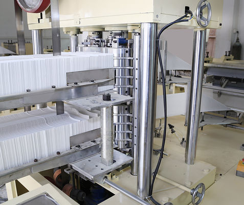 Strati dello SpA 3000 del motore di SIEMENS/macchina minima di fabbricazione del tovagliolo