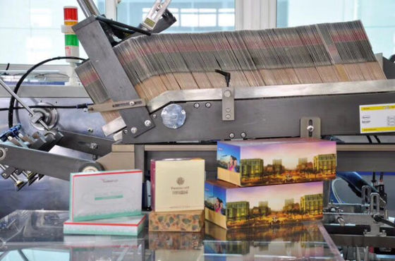 Macchina d'inscatolamento di V del popolare della carta automatica piena del fazzoletto per il trucco con il grande prezzo per lo spostamento del fazzoletto per il trucco del contenitore di cubo