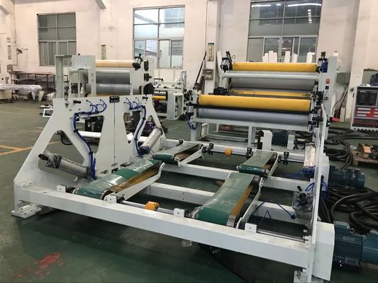 CE che avvolge la carta igienica automatica dello SpA che fa macchina