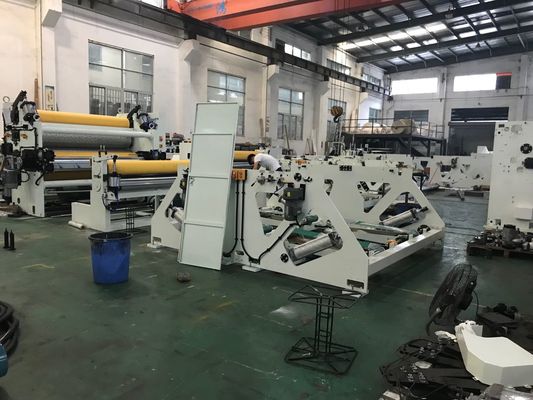 Il rotolo enorme 380V ha perforato la macchina di taglio di carta