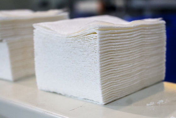 Macchina di carta di taglio pneumatica del fazzoletto per il trucco 380V per il popolare di V